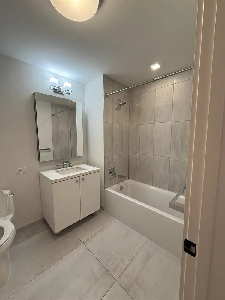 $2,210 Studio lease takeover