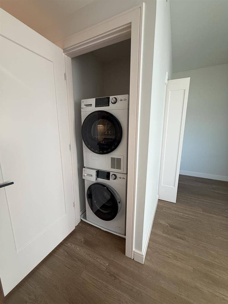 $2,210 Studio lease takeover