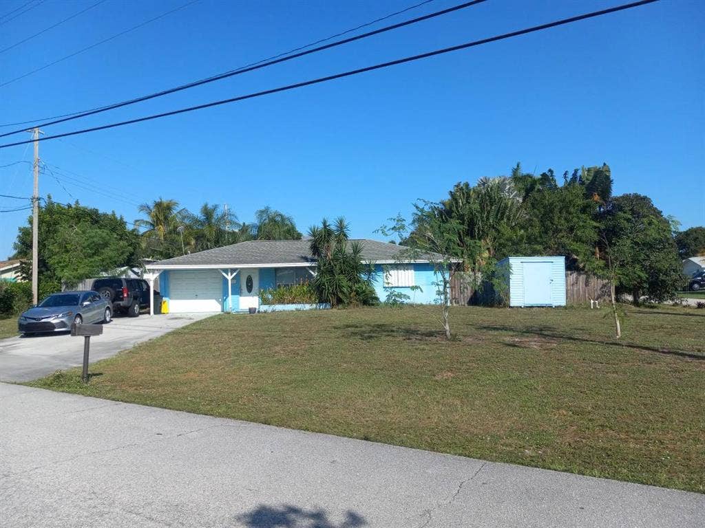 Large master with pool, near beach