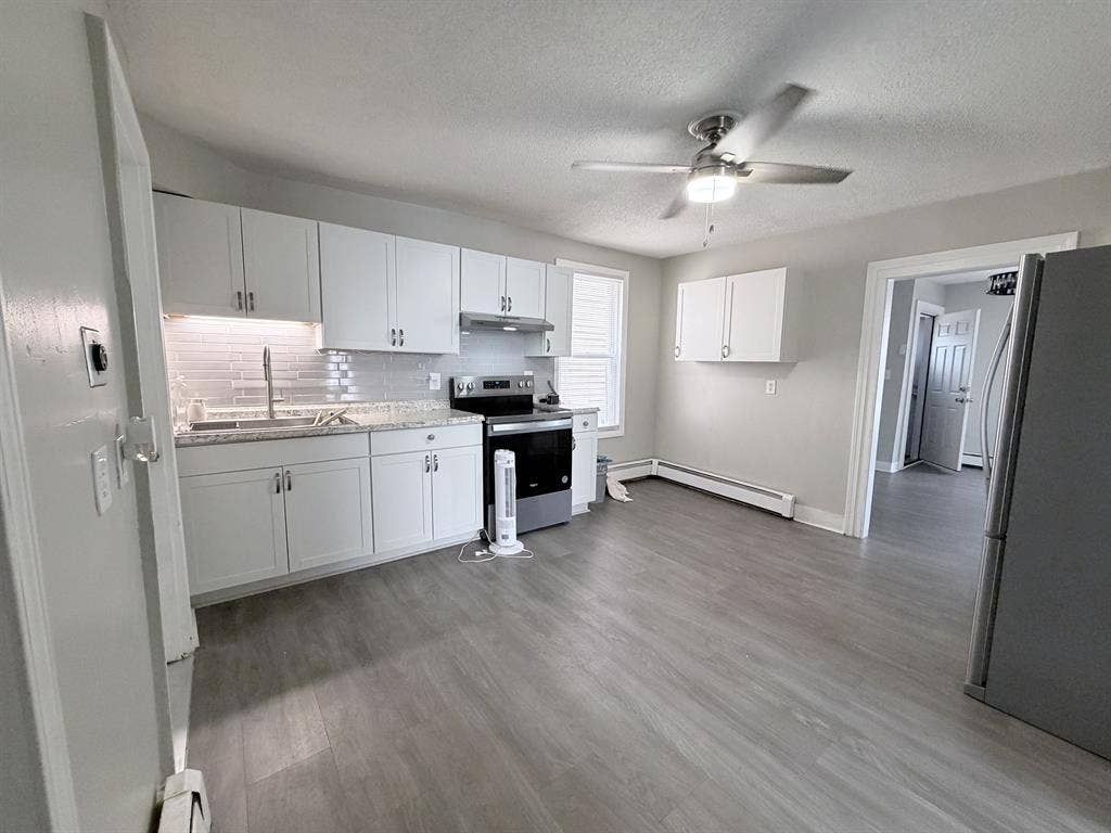 3 bd/1 bath Move in ready today!