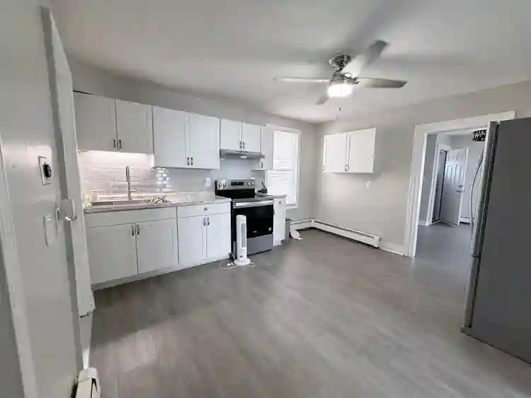3 bd/1 bath Move in ready today!