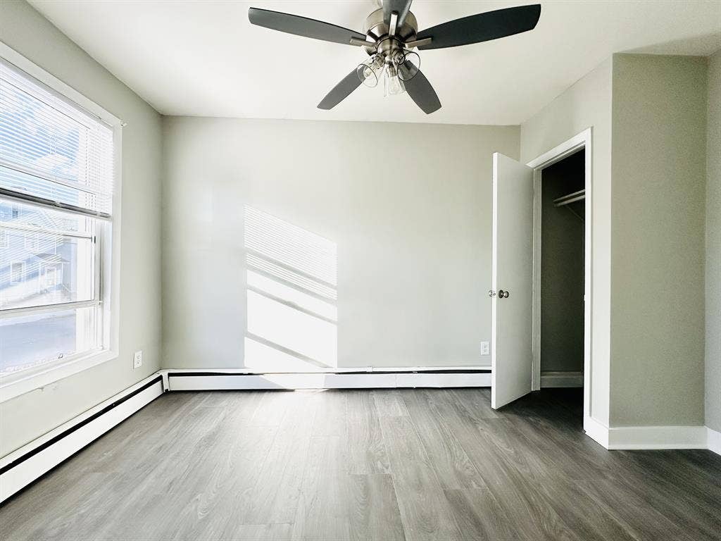 3 bd/1 bath Move in ready today!