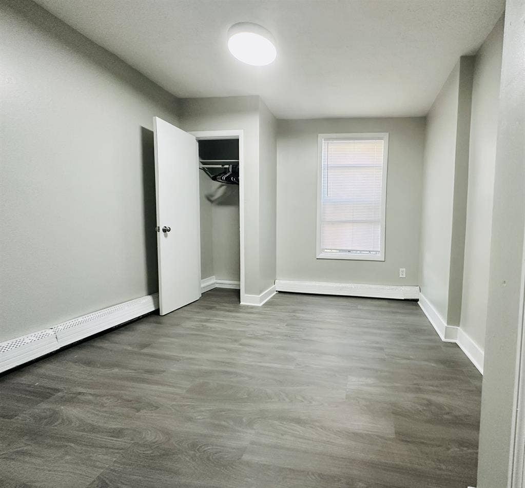 3 bd/1 bath Move in ready today!