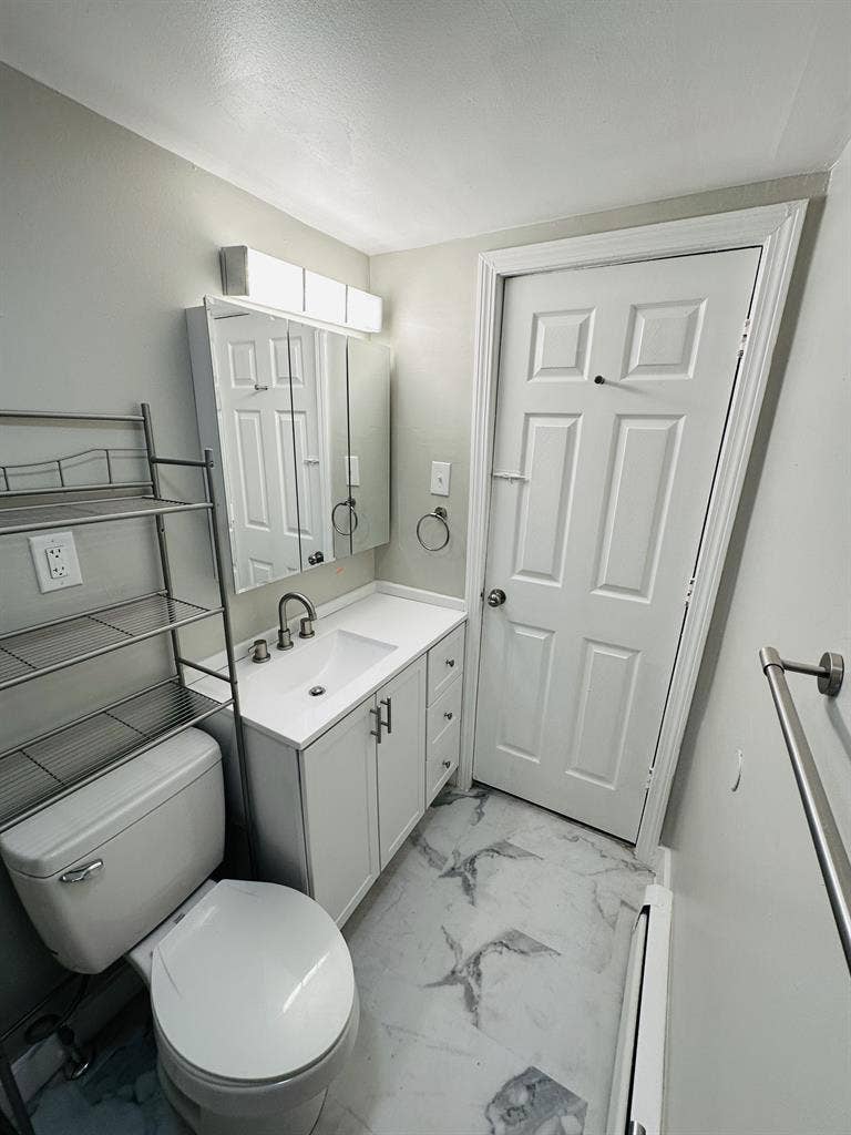 3 bd/1 bath Move in ready today!