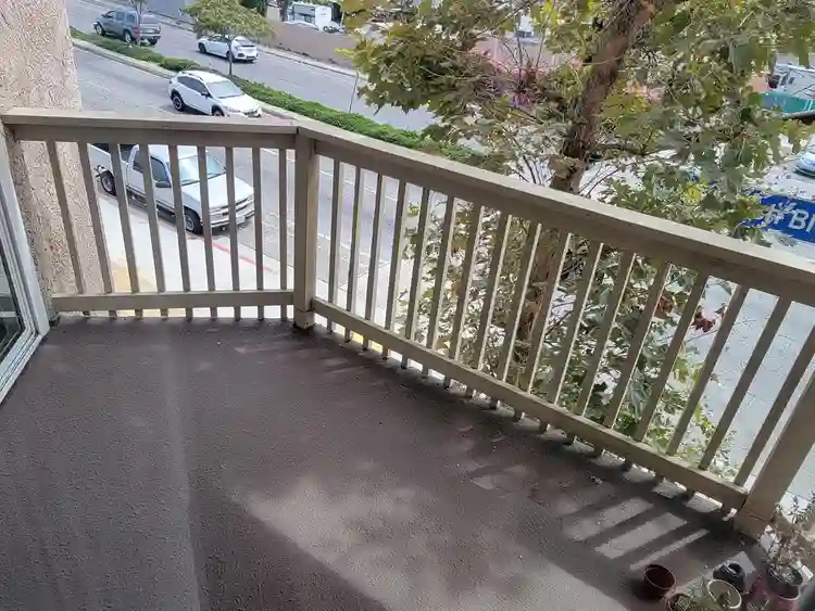 Room w/ private bath + parking spot