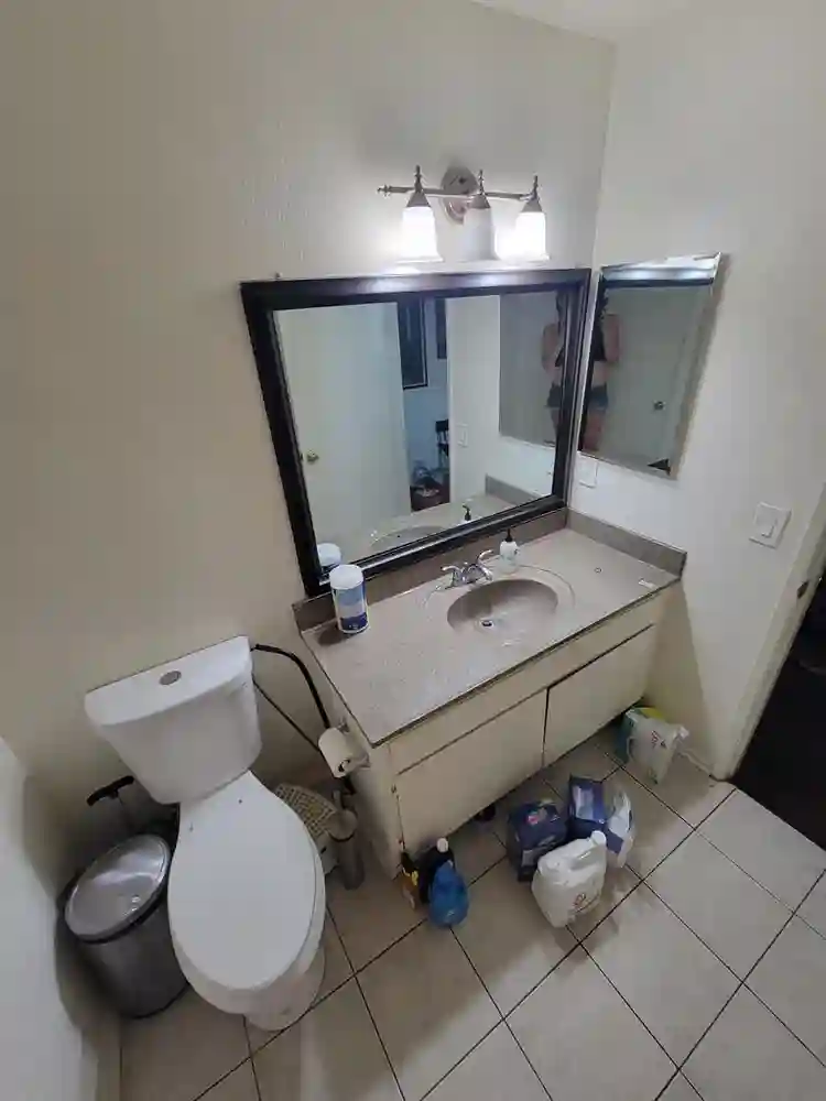 Room w/ private bath + parking spot