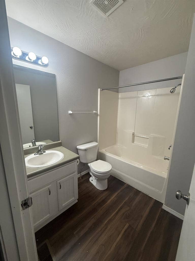 Looking for a roommate