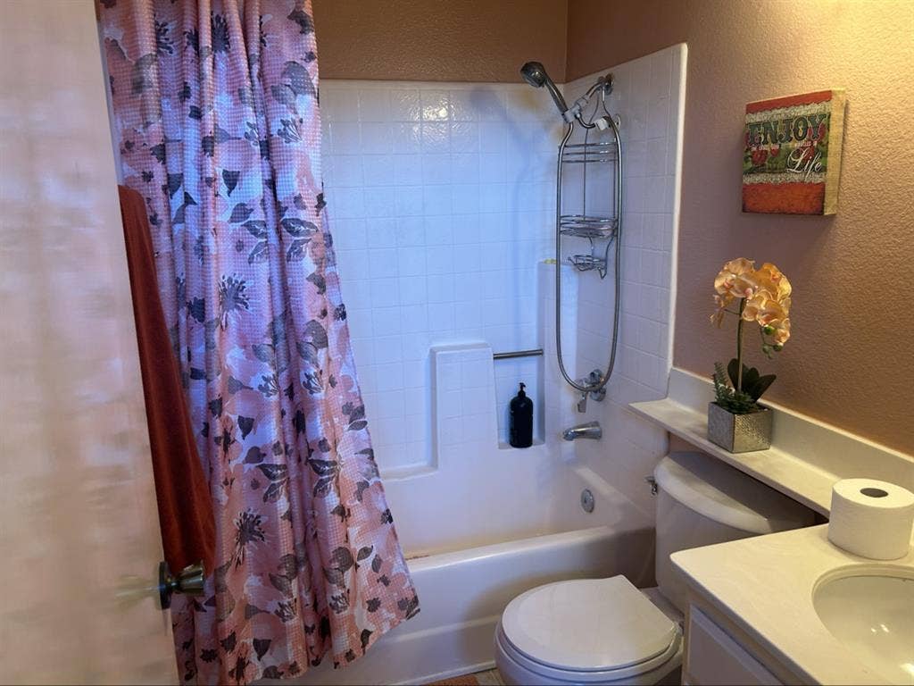 Furnished room with private bath fo