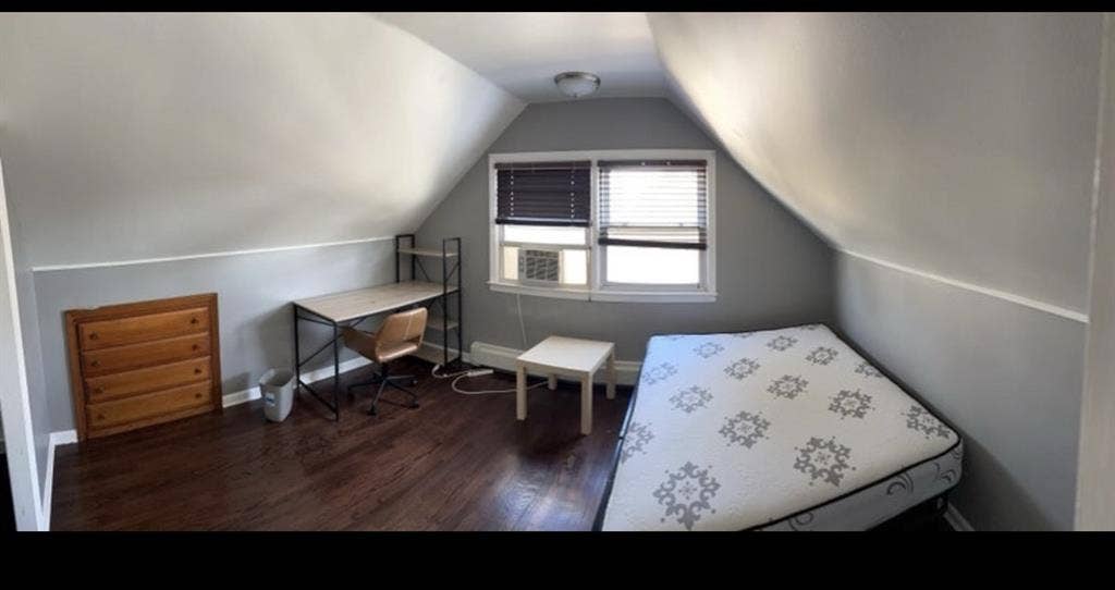 Furnished room in Westbury,LI
