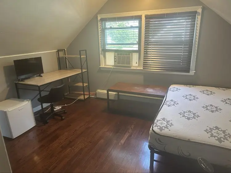 Furnished room in Westbury,LI