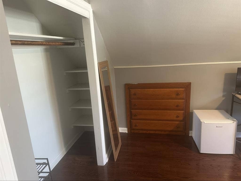 Furnished room in Westbury,LI