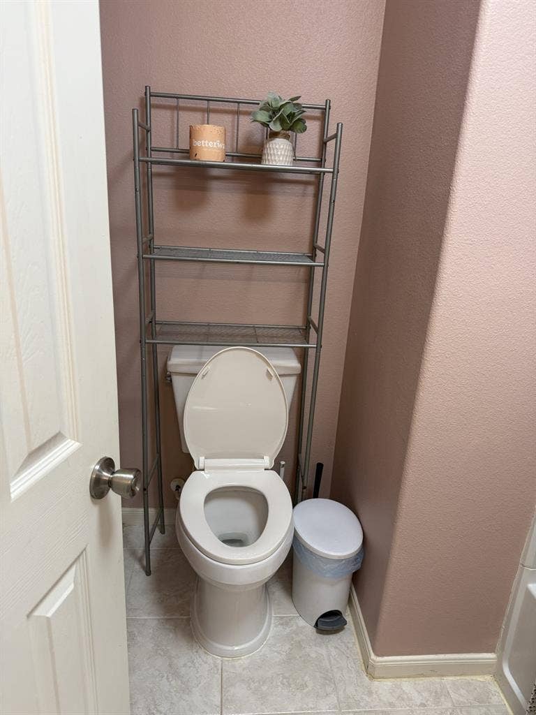Female Professor seeks roommate