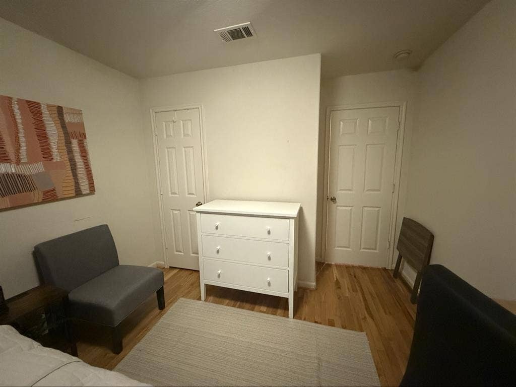 Female Professor seeks roommate
