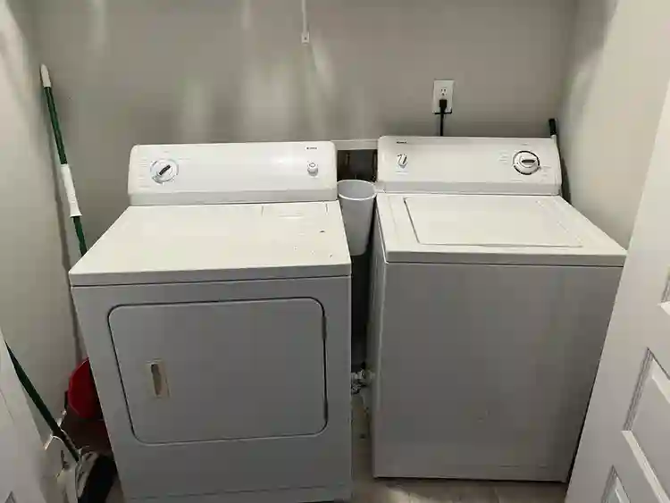 Furnished room near West Midtown