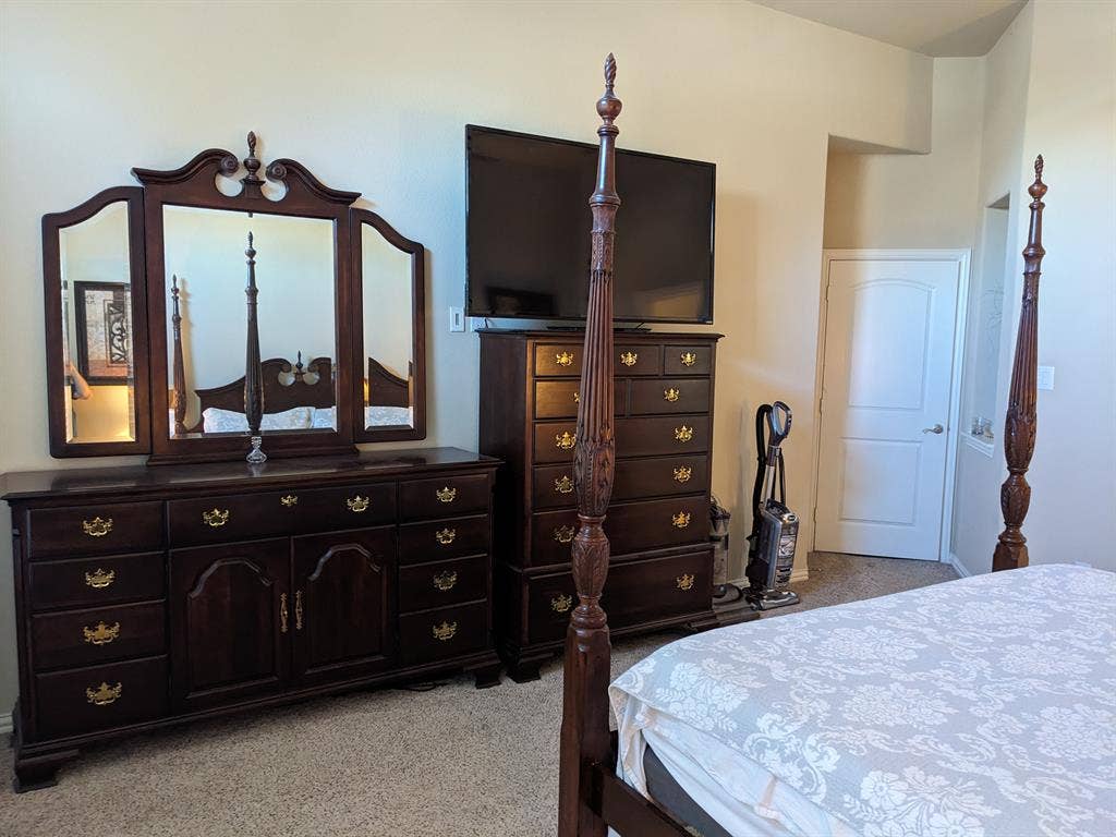 Private Owner Suite & Bath - Female
