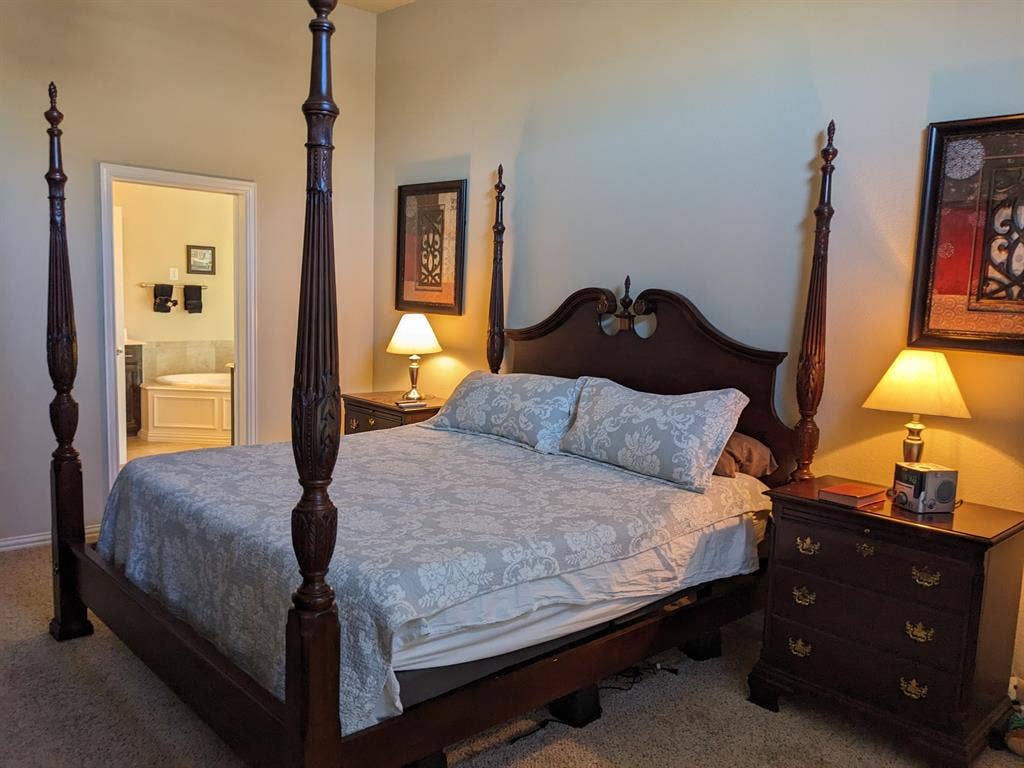 Private Owner Suite & Bath - Female