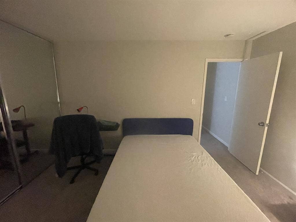 1 private furnished room available