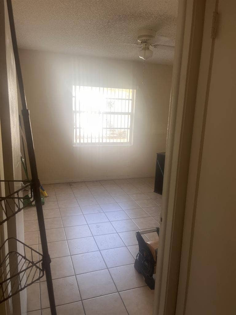 Looking for 2 roommates