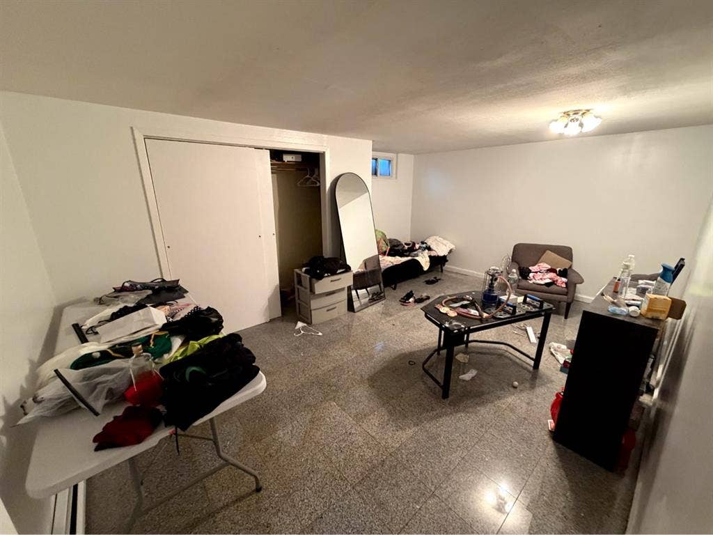 Extra large bedroom available