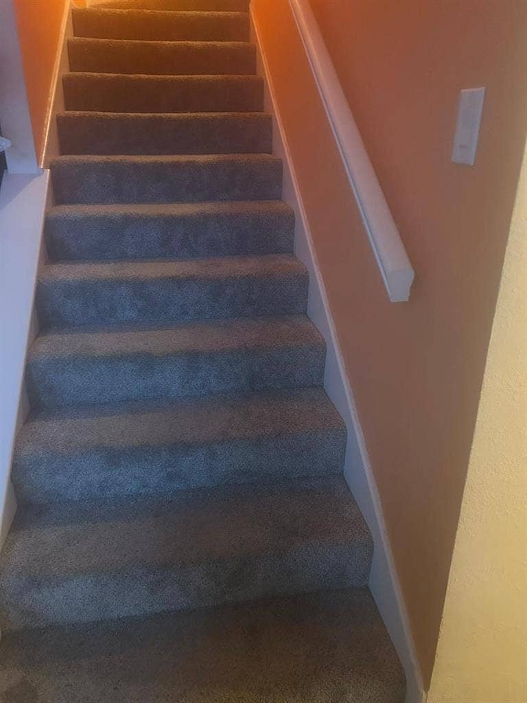 *ENTIRE UPSTAIRS: 2 LARGE BEDROOMS*
