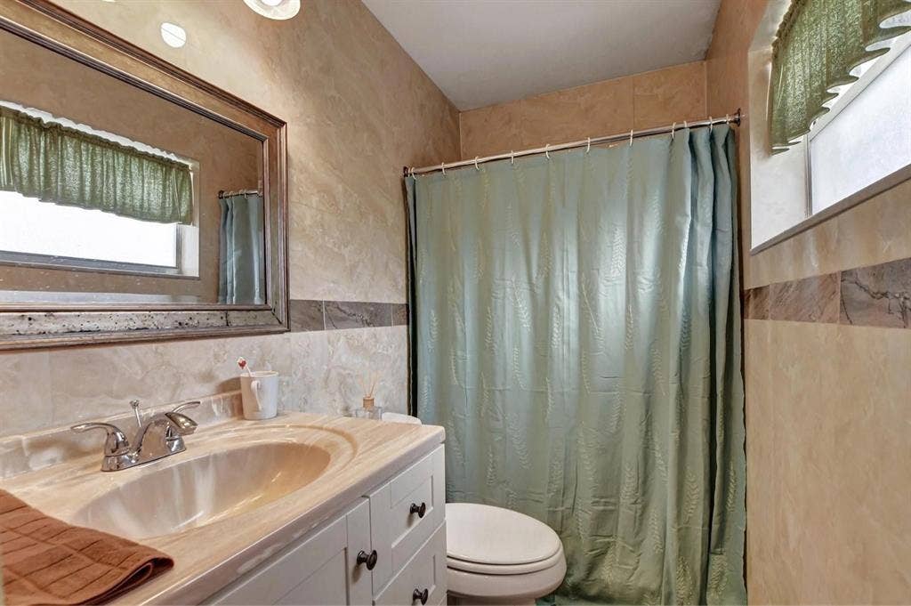 Master Bedroom available for rent