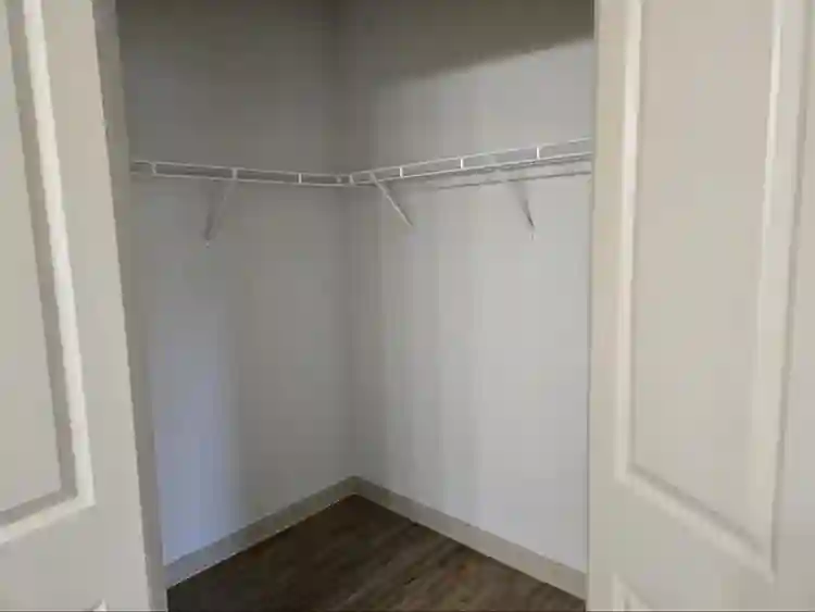 Looking for roommate