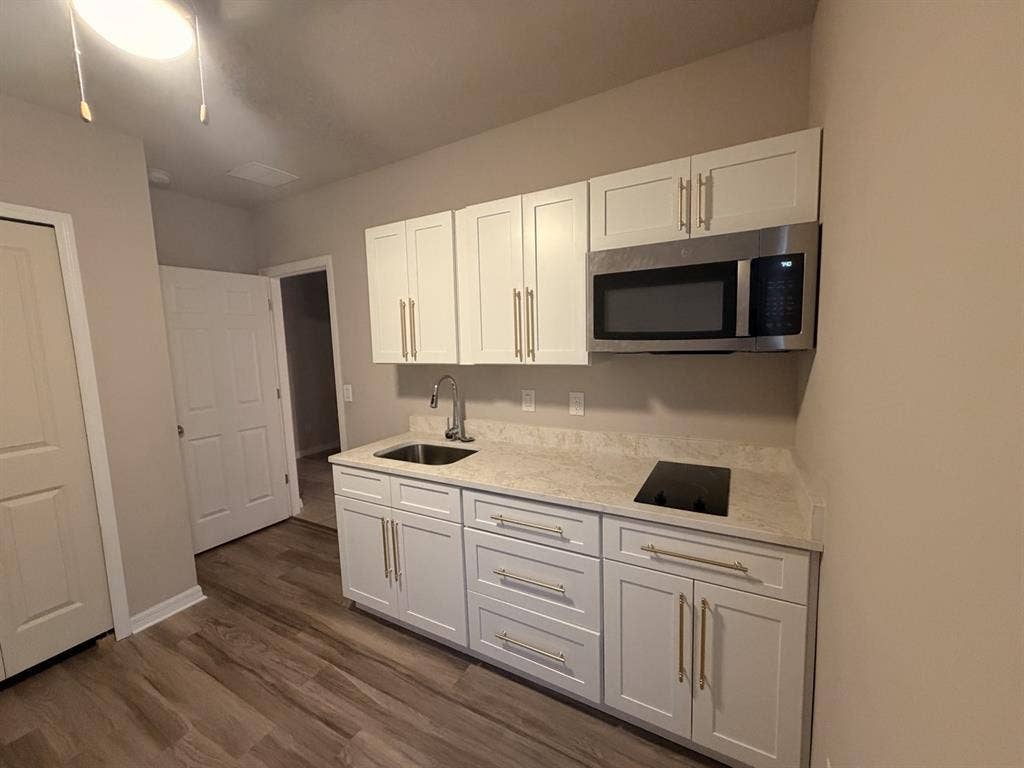 Private Suite, Kitchen & Bath