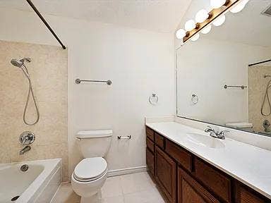 3bed/2.5bath; 2 Story; 1304 sq ft