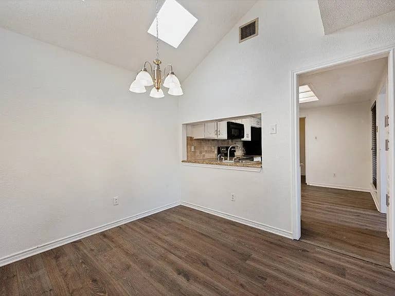 3bed/2.5bath; 2 Story; 1304 sq ft