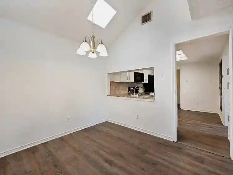 3bed/2.5bath; 2 Story; 1304 sq ft