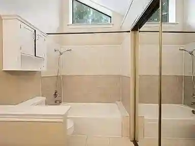 3bed/2.5bath; 2 Story; 1304 sq ft
