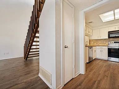 3bed/2.5bath; 2 Story; 1304 sq ft