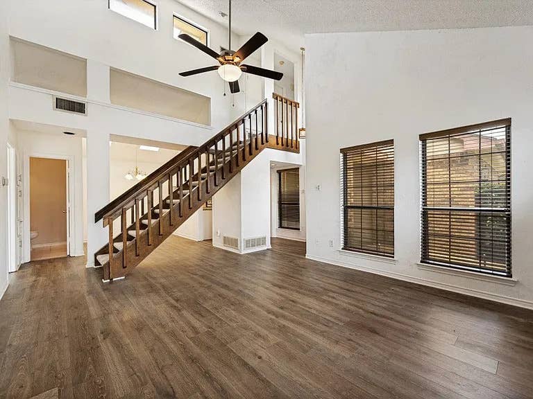 3bed/2.5bath; 2 Story; 1304 sq ft