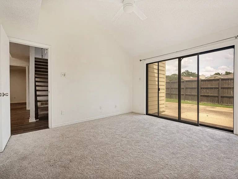 3bed/2.5bath; 2 Story; 1304 sq ft