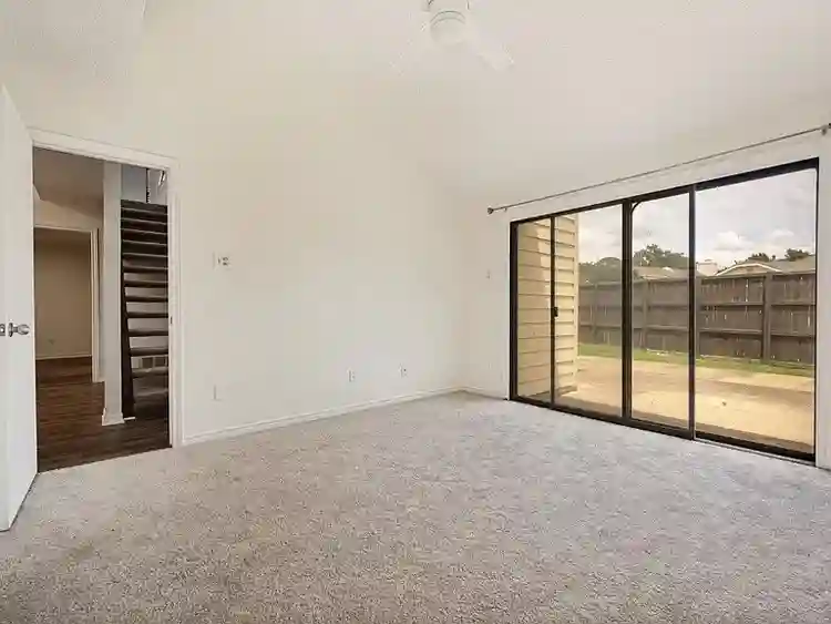 3bed/2.5bath; 2 Story; 1304 sq ft