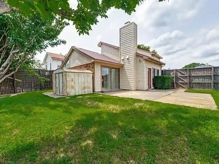 3bed/2.5bath; 2 Story; 1304 sq ft