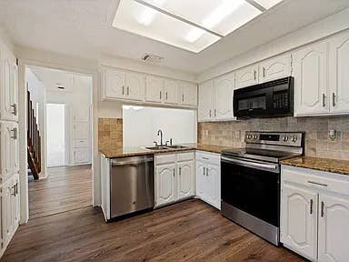 3bed/2.5bath; 2 Story; 1304 sq ft