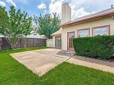 3bed/2.5bath; 2 Story; 1304 sq ft