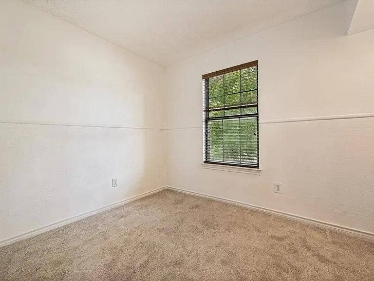 3bed/2.5bath; 2 Story; 1304 sq ft