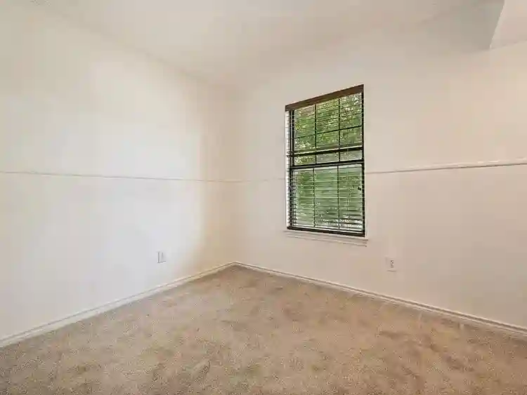 3bed/2.5bath; 2 Story; 1304 sq ft