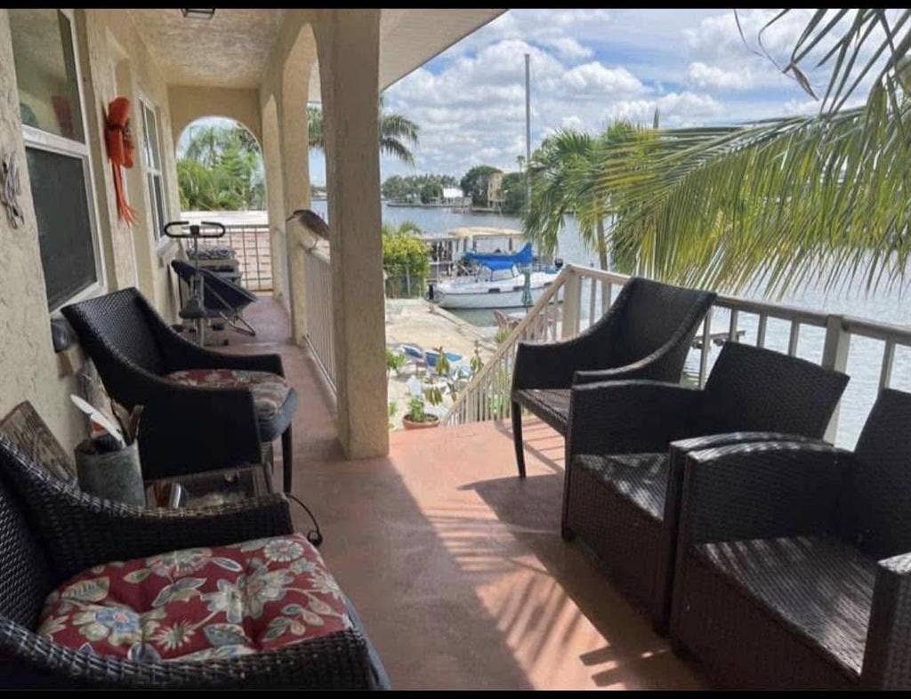 Looking for solo roomie!!