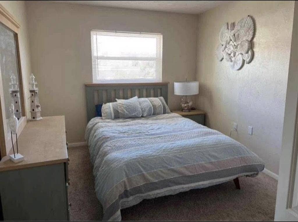 Looking for solo roomie!!