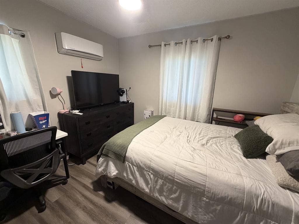 Female Roommate Wanted