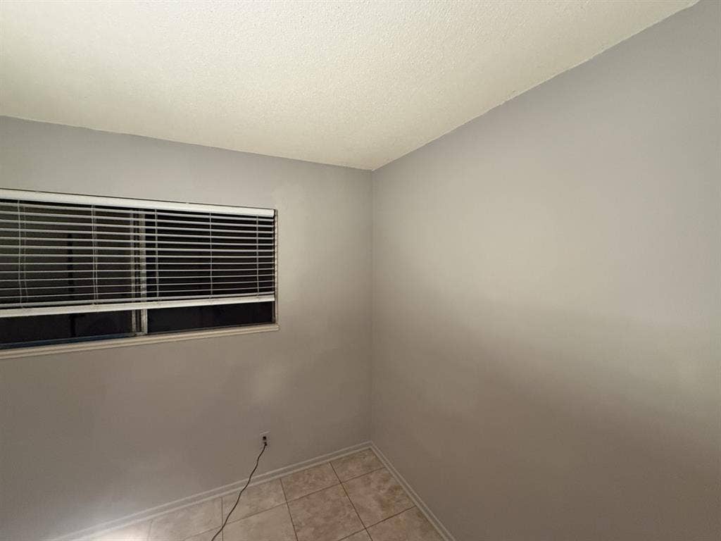 Eastside Costa Mesa room $1550 -