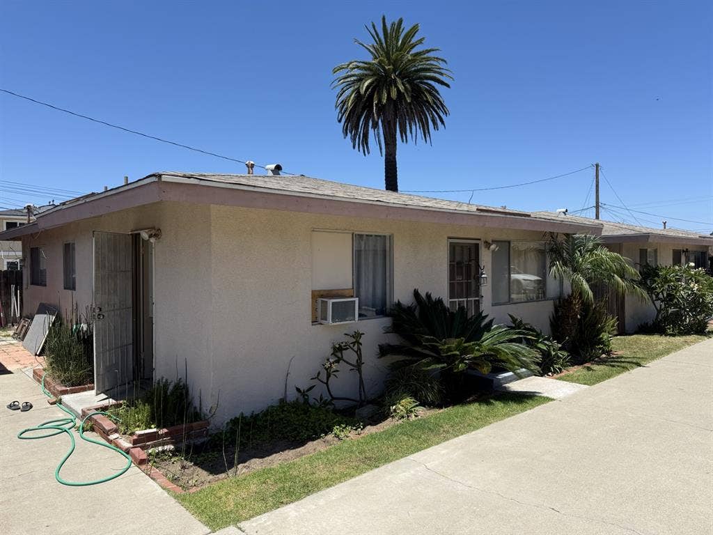 Eastside Costa Mesa room $1550 -