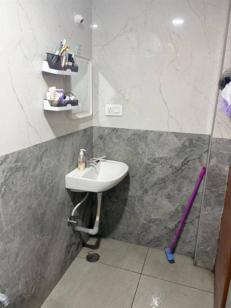 Looking for roommate