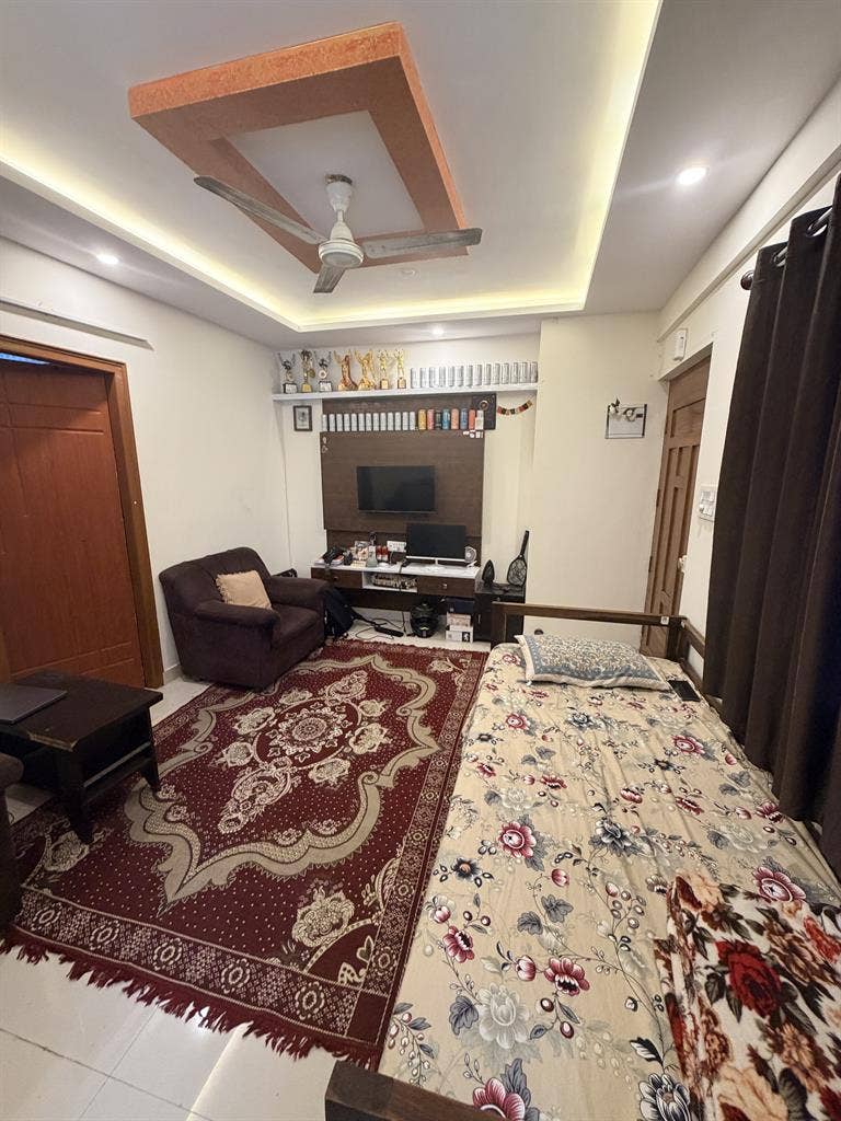 Looking for roommate