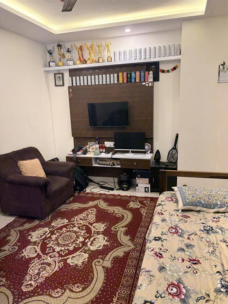 Looking for roommate