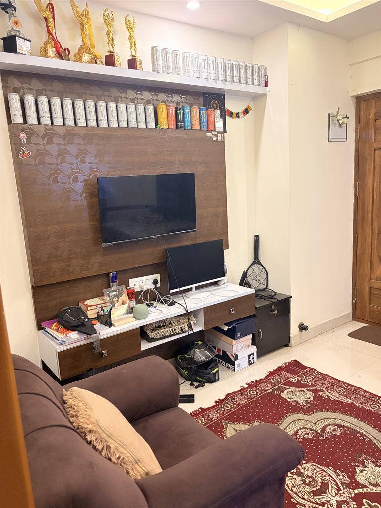 Looking for roommate