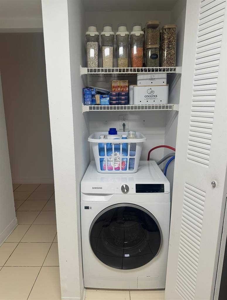 Rent room with private bathroom